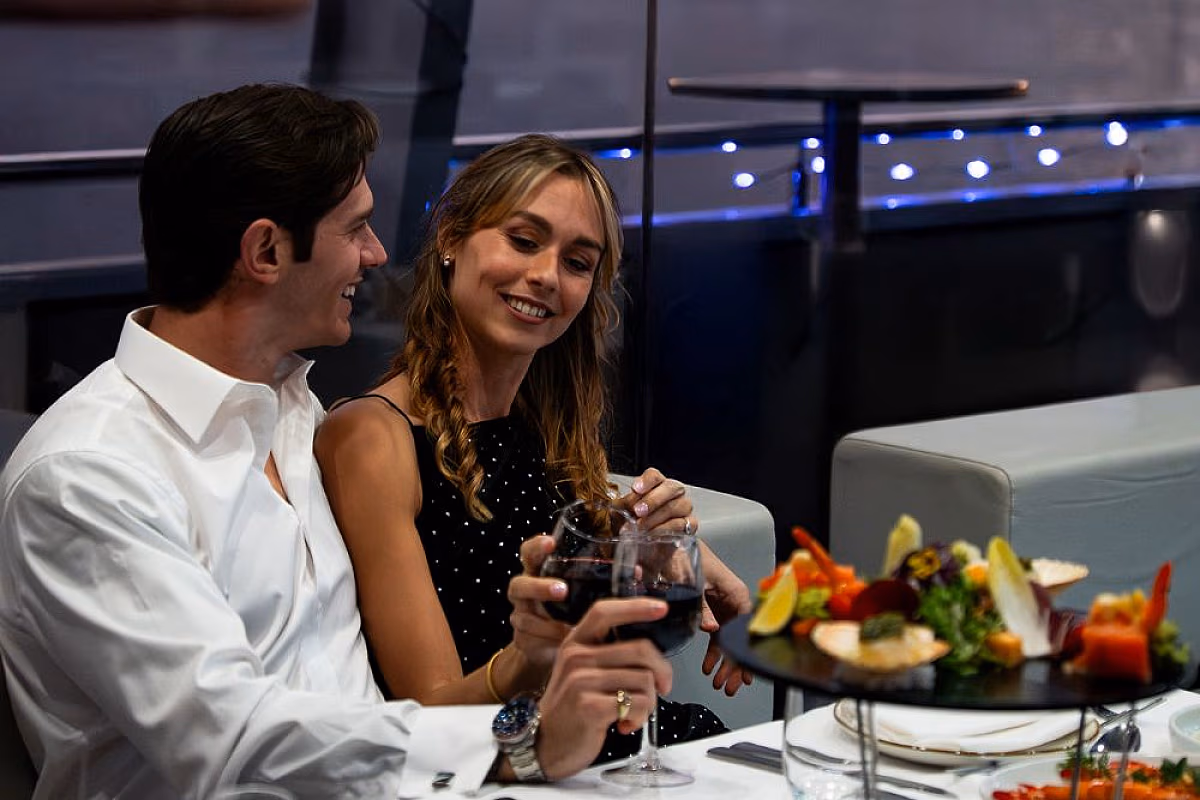 Clearview Glass Boat 2-Hour Dinner Cruise With Wine Pairing