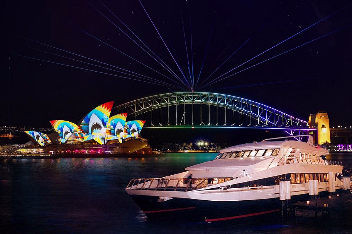 Luxury Catamaran Early Vivid Cruise